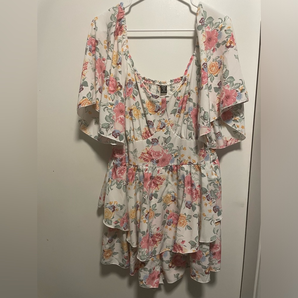 Women’s White Floral Romper NWOT